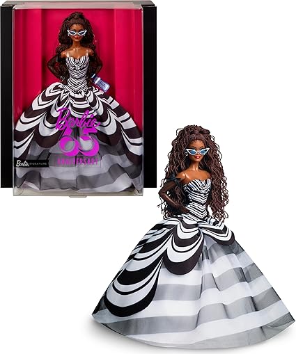 Barbie Signature 65 Aniversario Muñeca Morena con Vestido de Rayas Blancas y Negras de Gala, Juguete de colección (Mattel HRM59)
