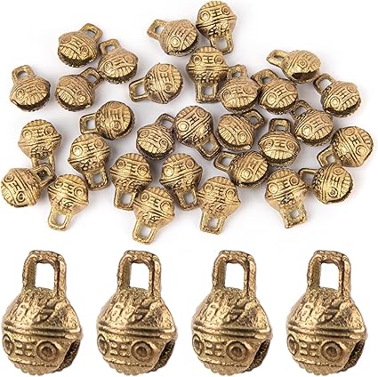 AUEAR, Paquete de 30 campanas de latón vintage mini cascabeles para manualidades, 11 mm, pequeñas campanas tibetanas para hacer joyas, colgantes, campanillas de viento, decoración de puerta del hogar
